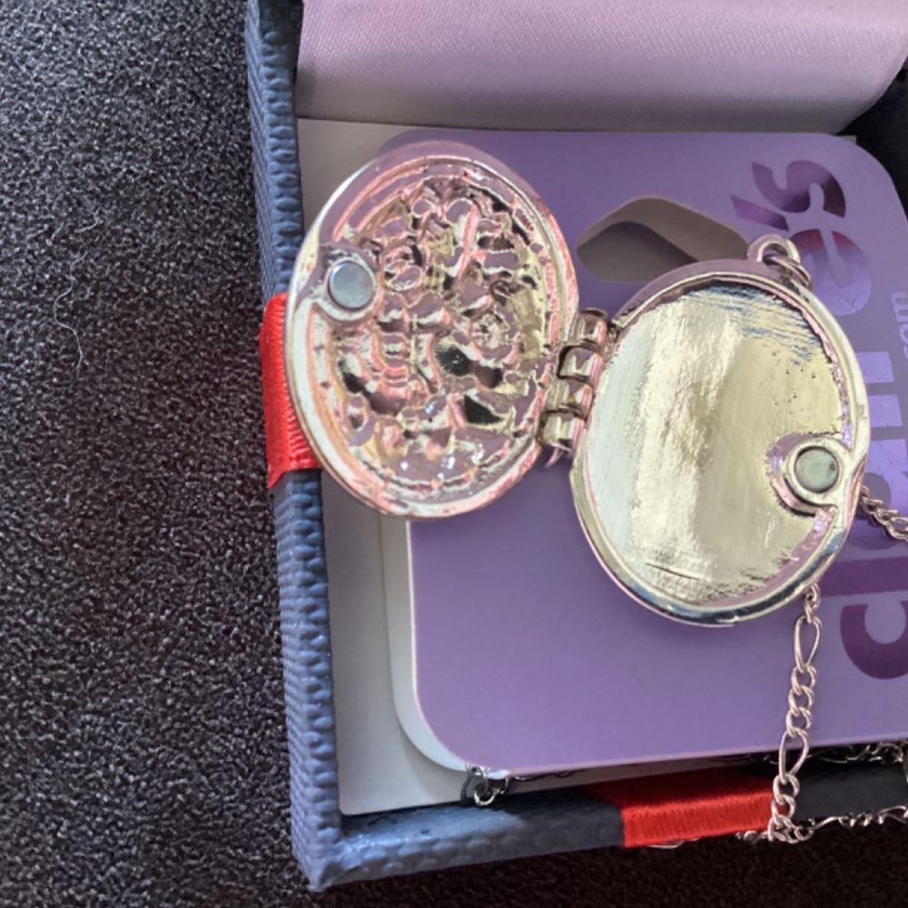 Necklace - Picture 2 of 2
